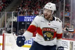 Panthers look every bit like reigning Stanley Cup champs in routing Hurricanes to open Eastern final